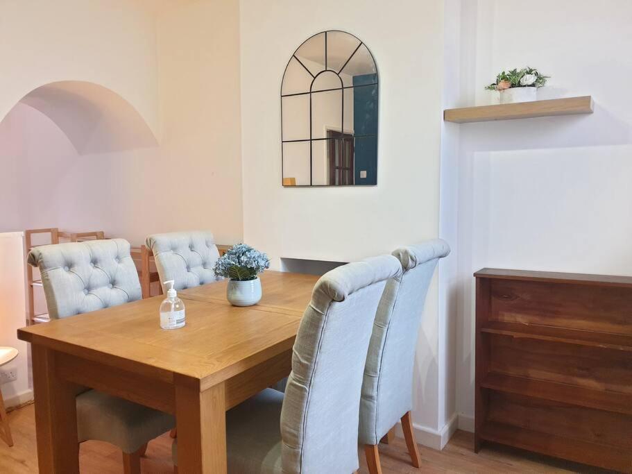 City Townhouse Close To Cafes And Restaurants NWI Extérieur photo